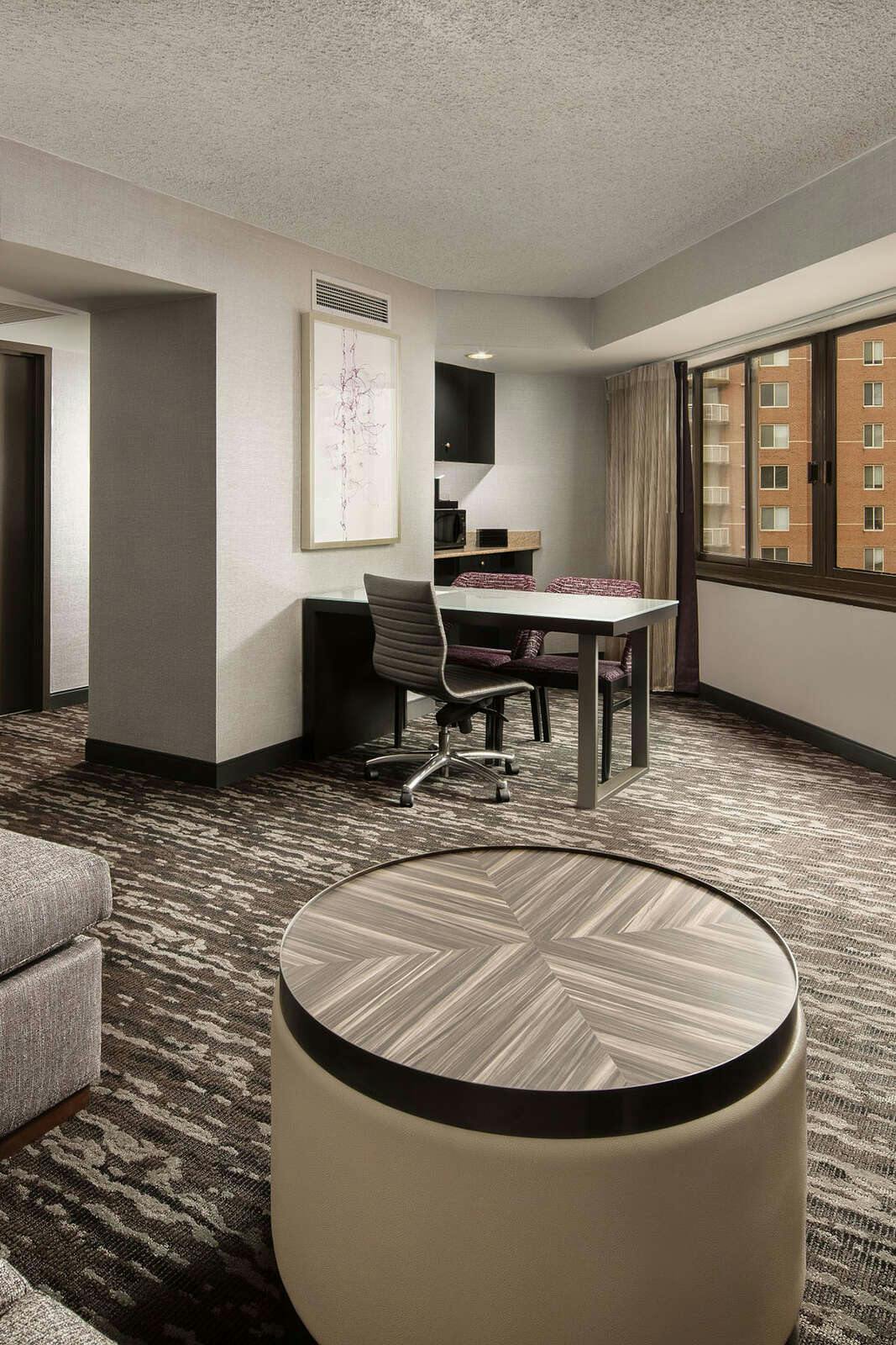 Hotel Embassy Suites by Hilton Crystal City National Airport photo 3