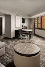 Hotel Embassy Suites by Hilton Crystal City National Airport photo 3
