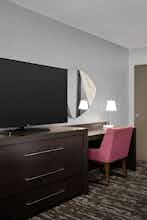 Hotel Embassy Suites by Hilton Crystal City National Airport photo 4