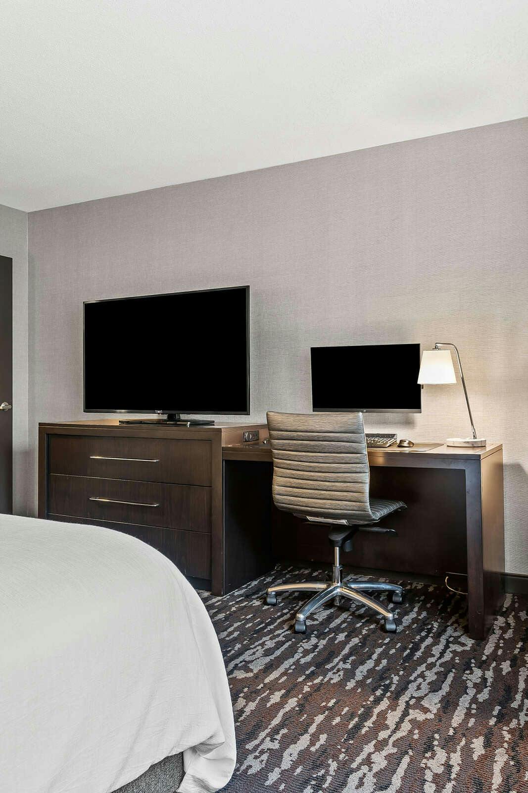 Hotel Embassy Suites by Hilton Crystal City National Airport photo 2