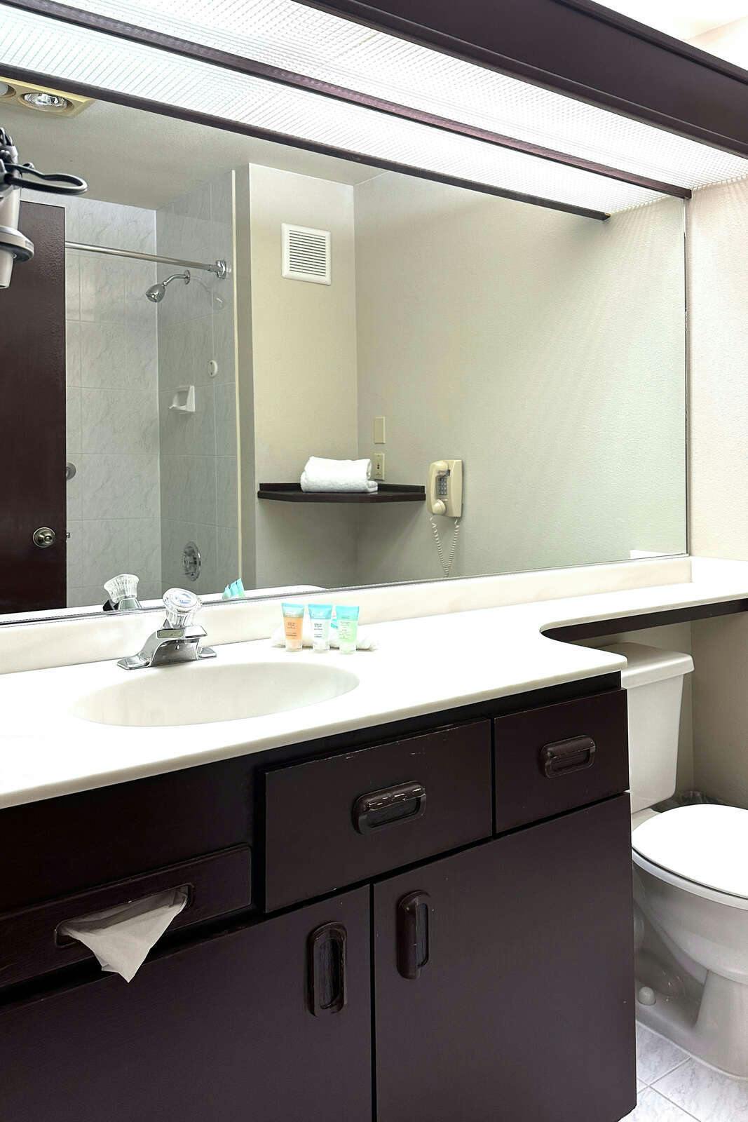 Hotel Sojourn Suites Portland Airport photo 4