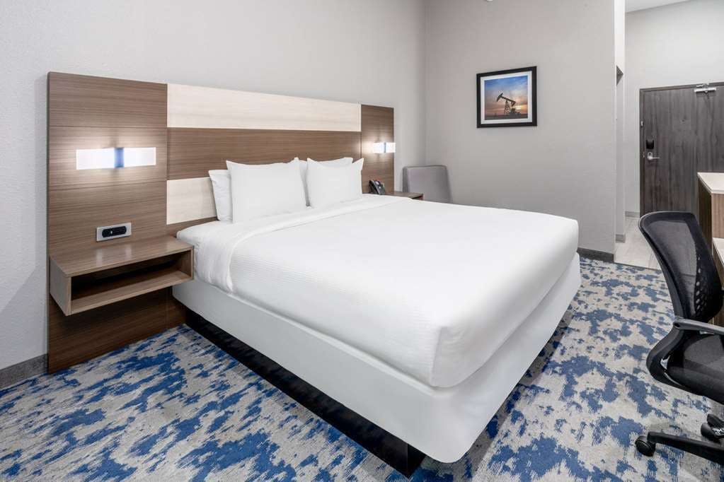 Hotel Baymont by Wyndham Carlsbad NM photo 2