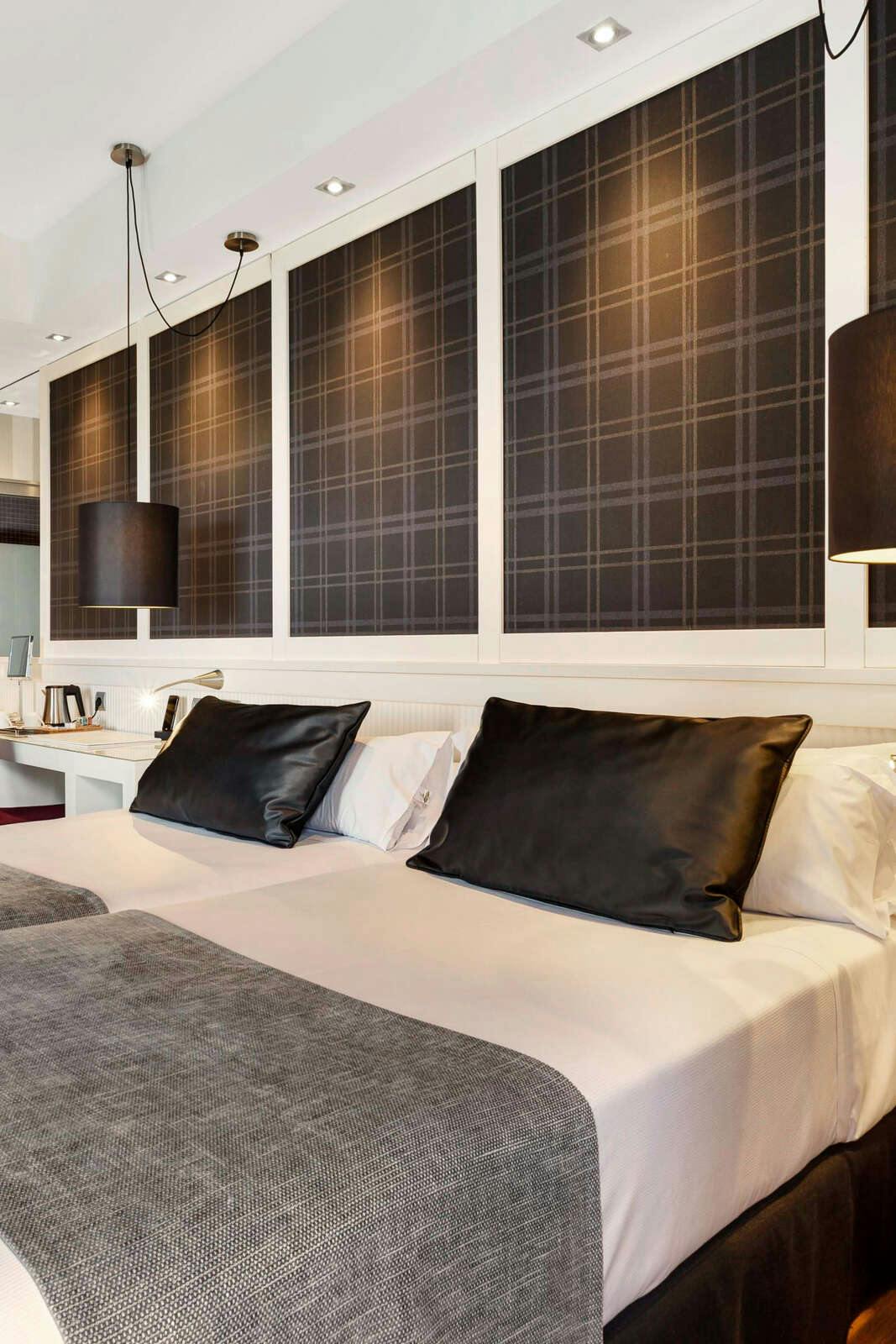 Hotel Catalonia Reina Victoria photo 2