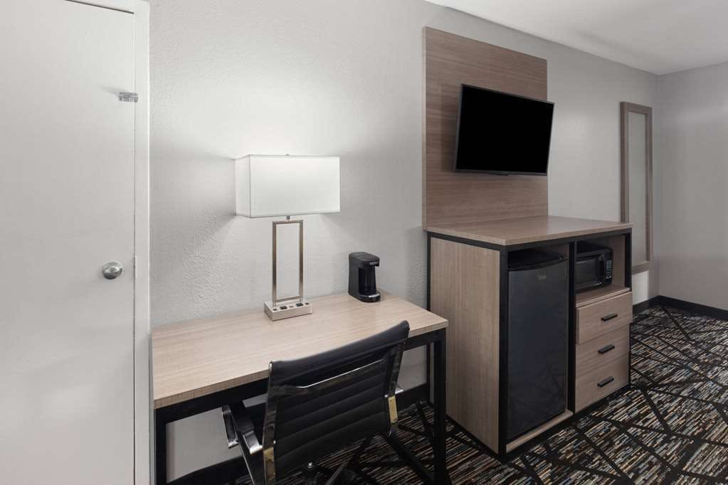 Hotel Baymont I S Tillmans Corner photo 5