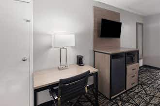 Hotel Baymont I S Tillmans Corner photo 5