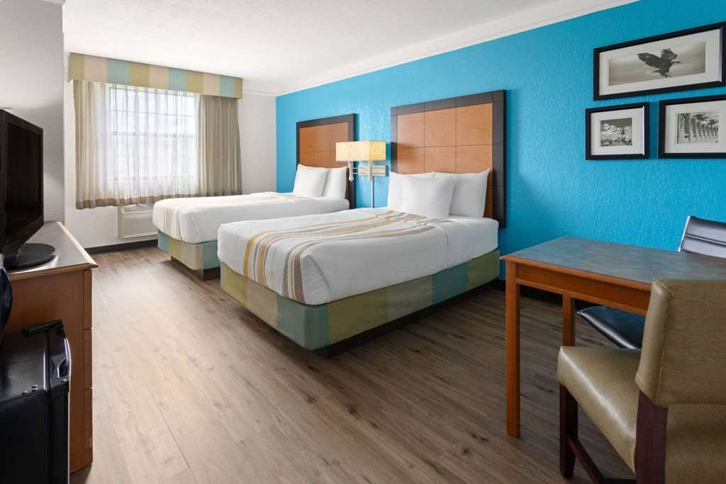 Hotel La Quinta Inn by Wyndham Pittsburgh Airport photo 4