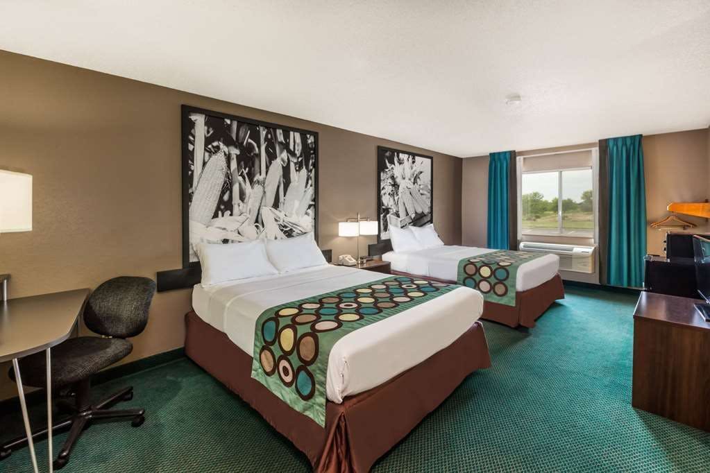 Hotel Super 8 by Wyndham Ionia MI photo 4