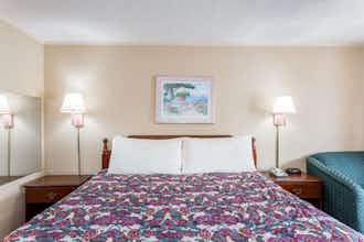 Hotel Travelodge by Wyndham Ridgeway Martinsville Area photo 2