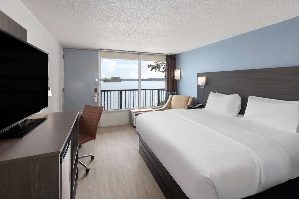 Hotel Super 8 by Wyndham Riverside AL photo 5