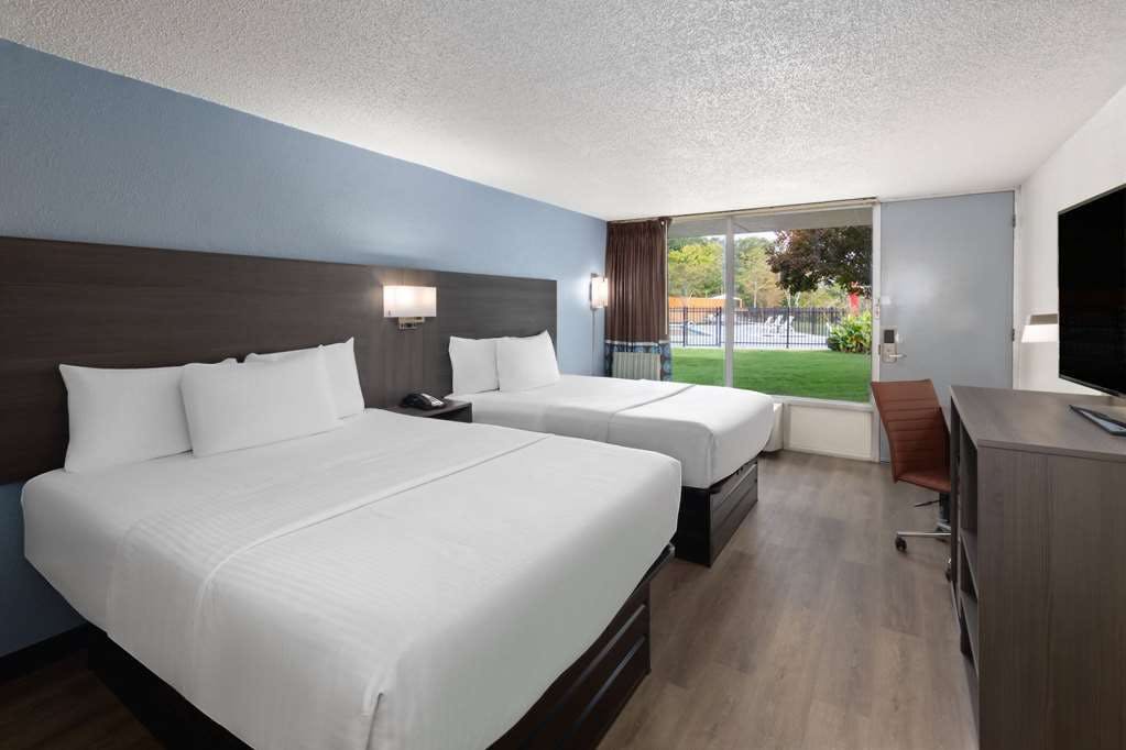 Hotel Super 8 by Wyndham Riverside AL photo 3