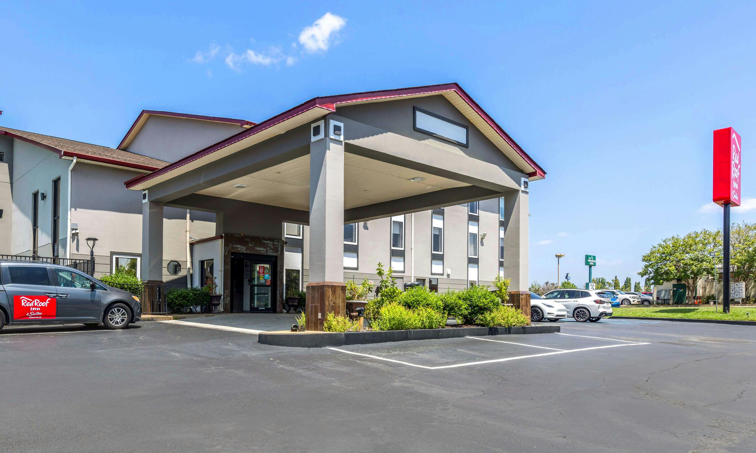 Red Roof Inn & Suites Clinton, MS