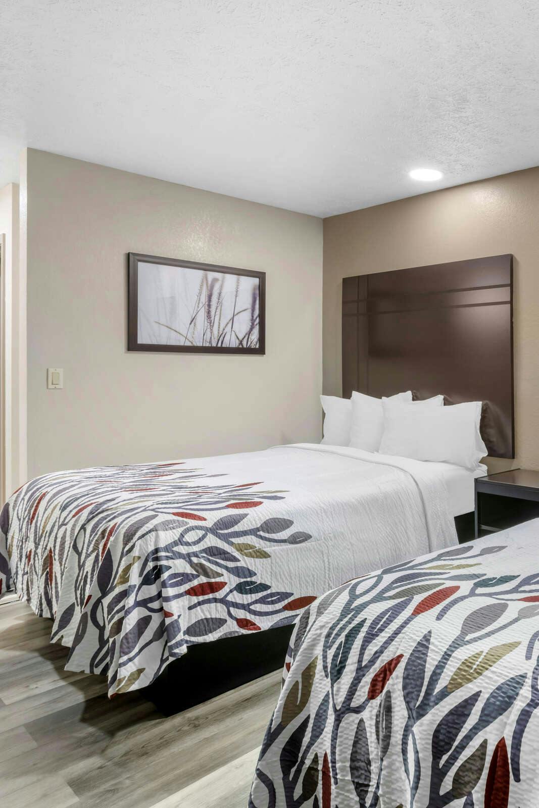 Hotel Red Roof Inn & Suites Clinton, MS photo 2