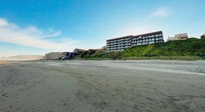 Starfish Manor Oceanfront Hotel