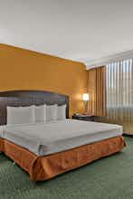 Hotel Airport Honolulu Trademark photo 1