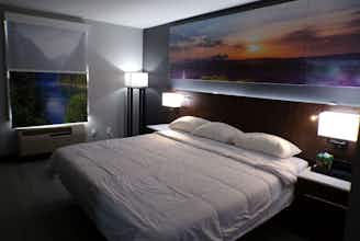 Hotel Luxor Inn & Suites, a Travelodge by Wyndham photo 4