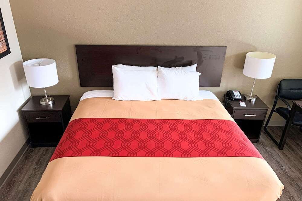 Hotel Studio6 Suites Vancouver, WA - Waterfront photo 1
