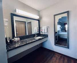 Hotel Quality Inn Bishop Near Mammoth photo 3