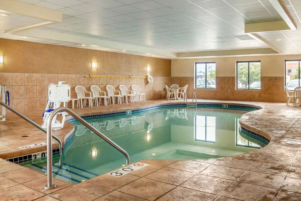 Hotel Sleep Inn and Suites Airport Milwaukee WI photo 5