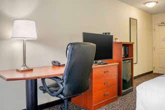 Hotel Sleep Inn and Suites Airport Milwaukee WI photo 1