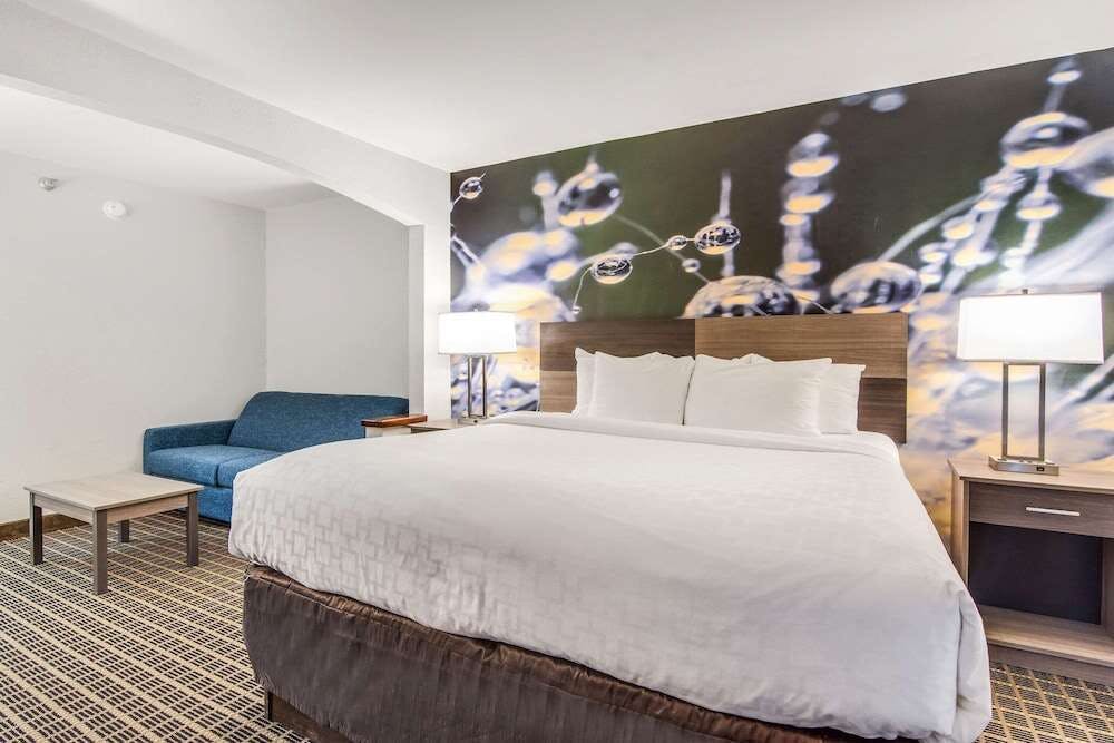 Hotel Clarion Pointe South Boston Danville East photo 2