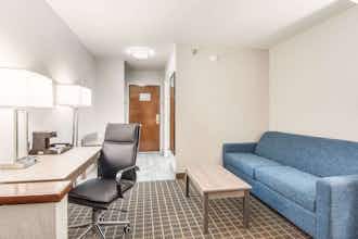 Hotel Clarion Pointe South Boston Danville East photo 2