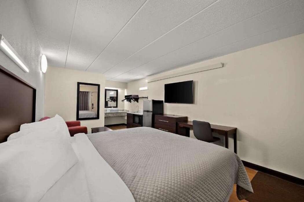 Hotel Suburban Studios Peoria, IL photo 2