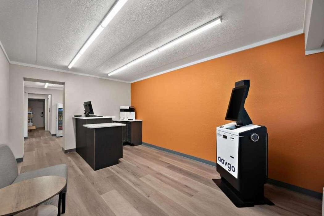 Hotel Suburban Studios Peoria, IL photo 4