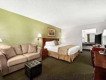 Hotel Ramada by Wyndham Temple Terrace/Tampa North photo 3