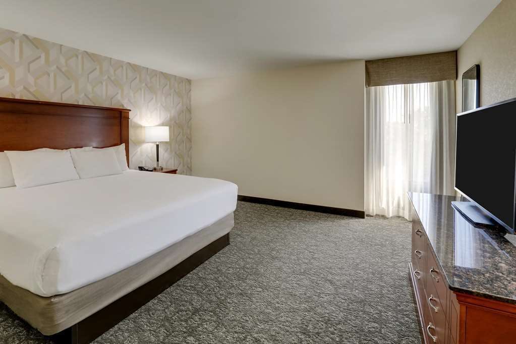 Hotel Drury Inn and Suites Charlotte University Place photo 2