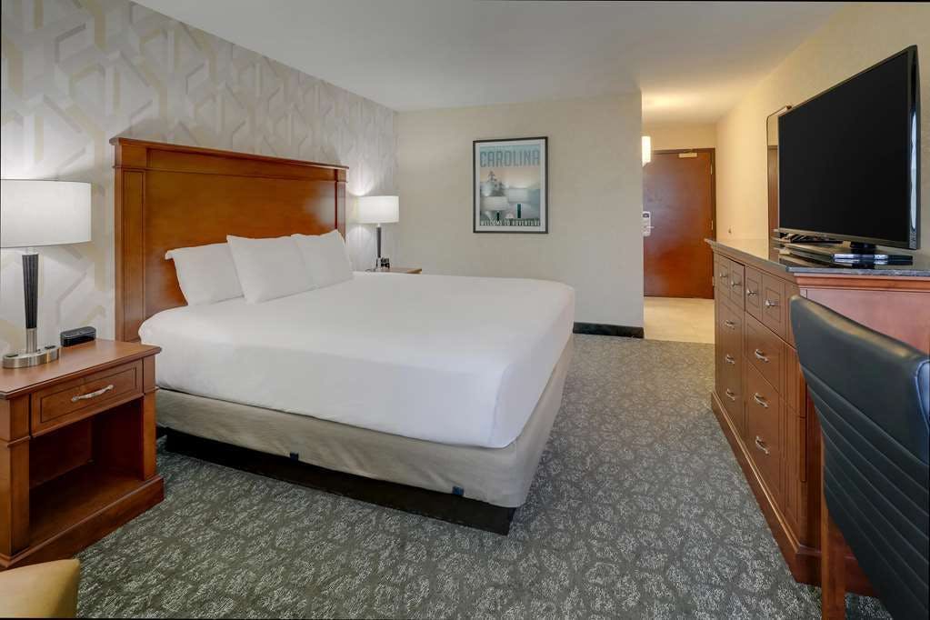 Hotel Drury Inn and Suites Charlotte University Place photo 4