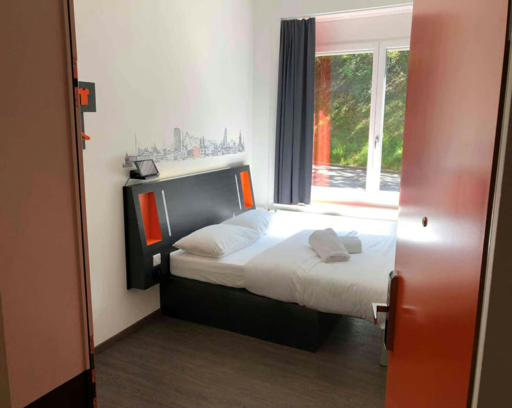 Hotel easyHotel Zürich West photo 4