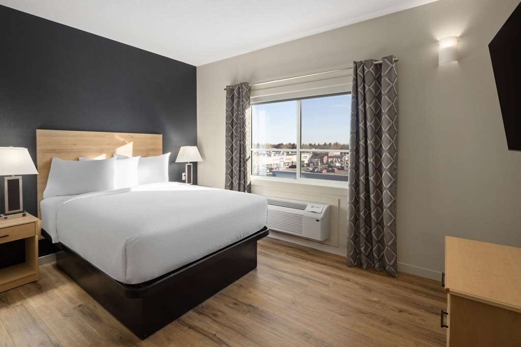 Hotel Baymont by Wyndham West Edmonton photo 1