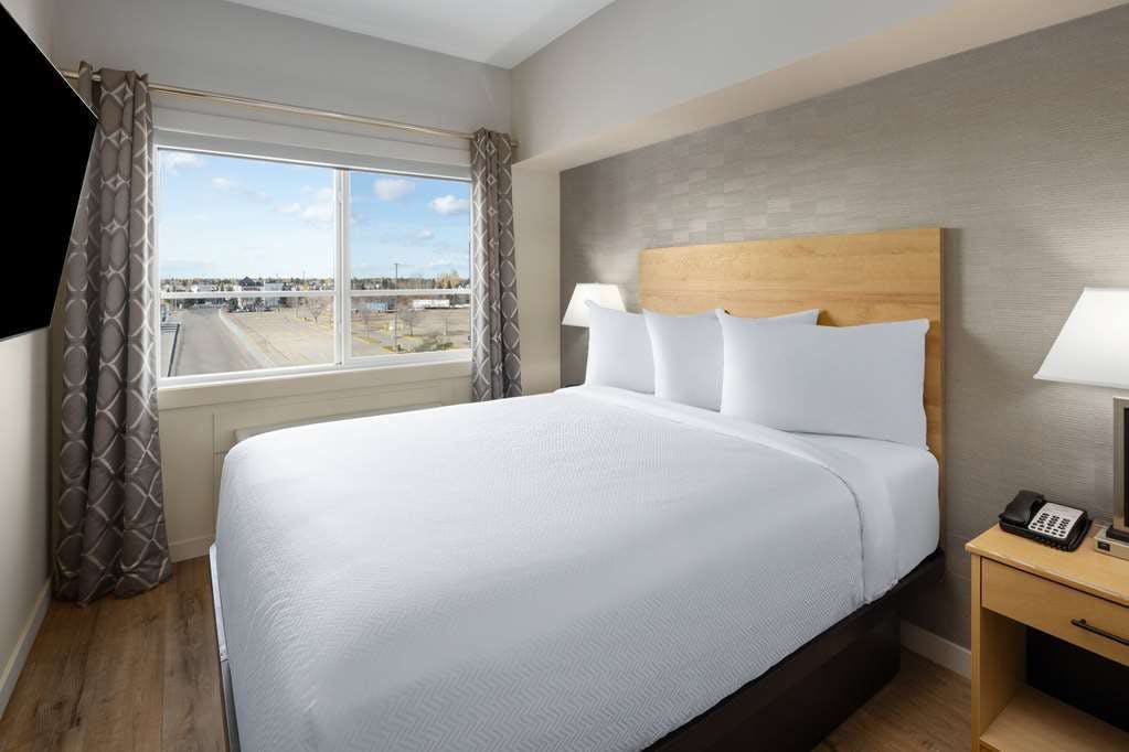 Hotel Baymont by Wyndham West Edmonton photo 2