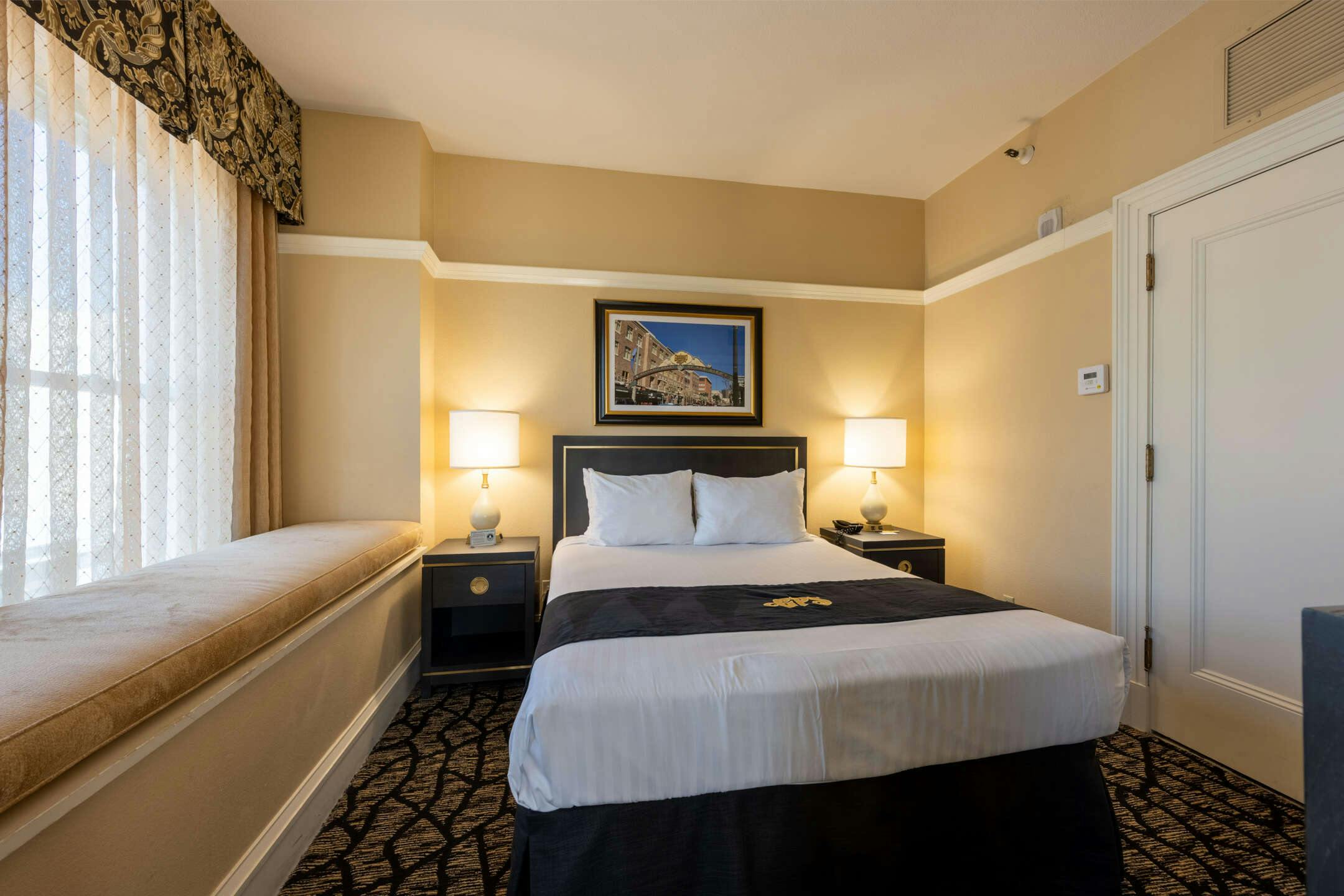 Gaslamp Plaza Suites