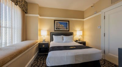 Gaslamp Plaza Suites