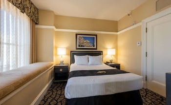 Gaslamp Plaza Suites