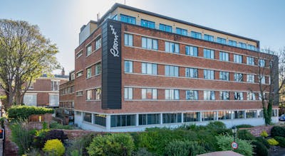 Roomzzz Aparthotel Chester City