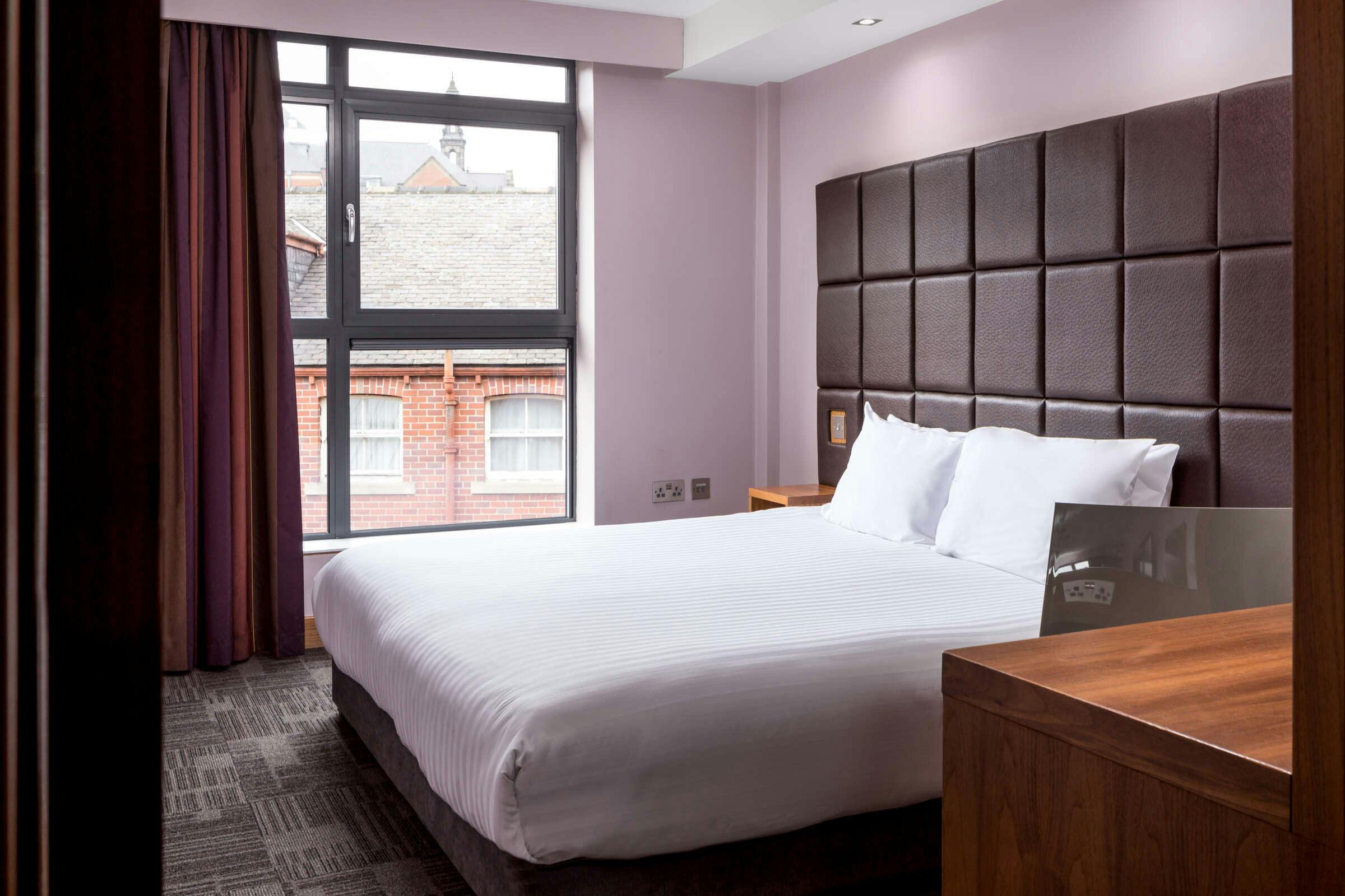 Hotel Roomzzz Aparthotel Leeds City photo 2