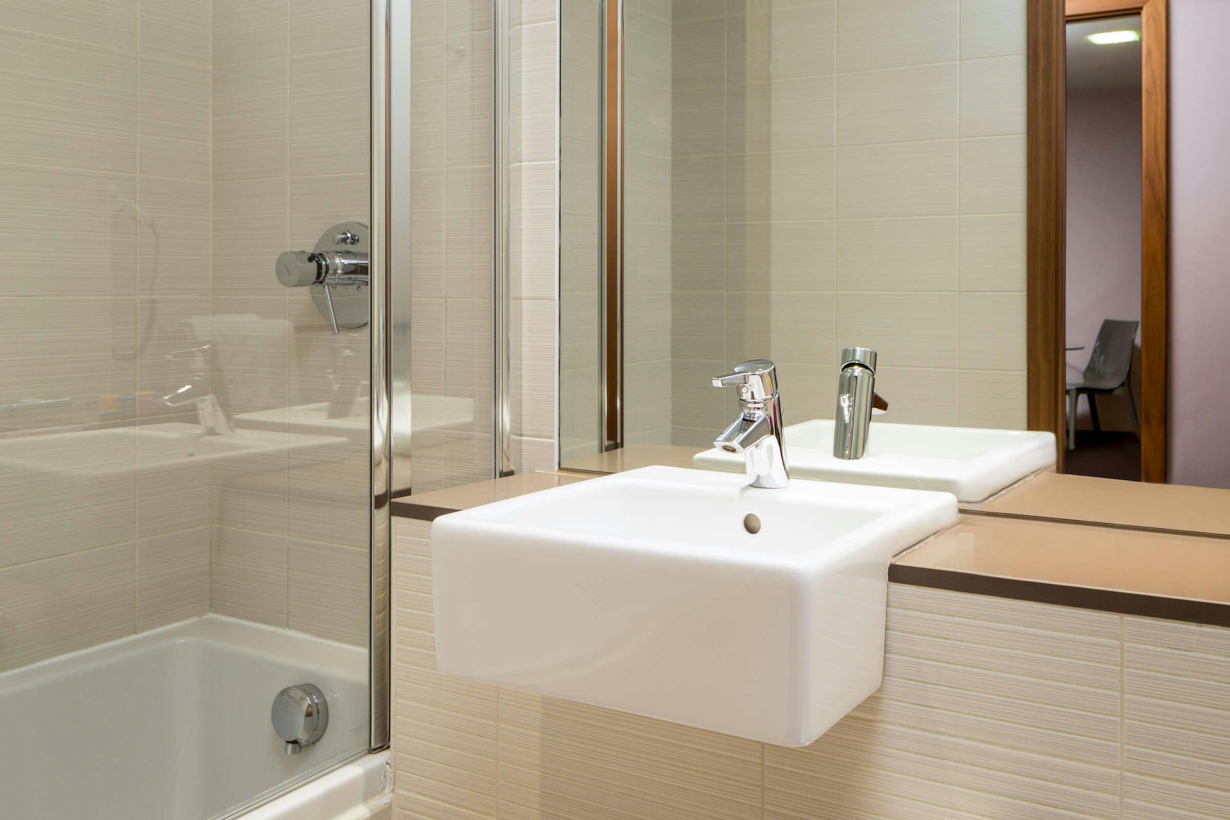 Hotel Roomzzz Aparthotel Leeds City photo 5