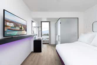 Hotel YOTEL Geneva Lake photo 1