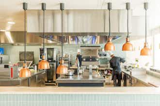 Hotel YOTEL Geneva Lake photo 5