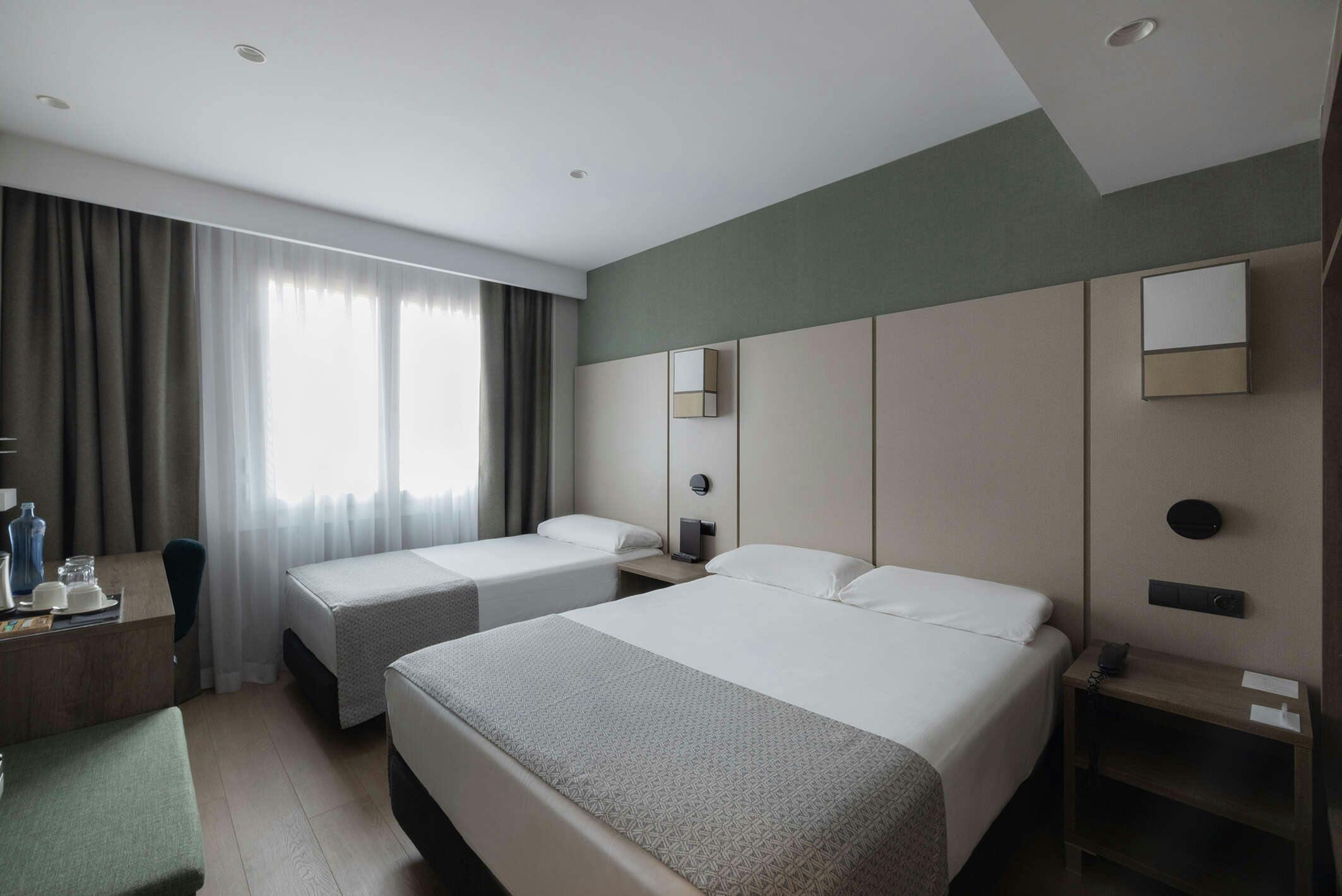 Hotel Catalonia Albeniz photo 2