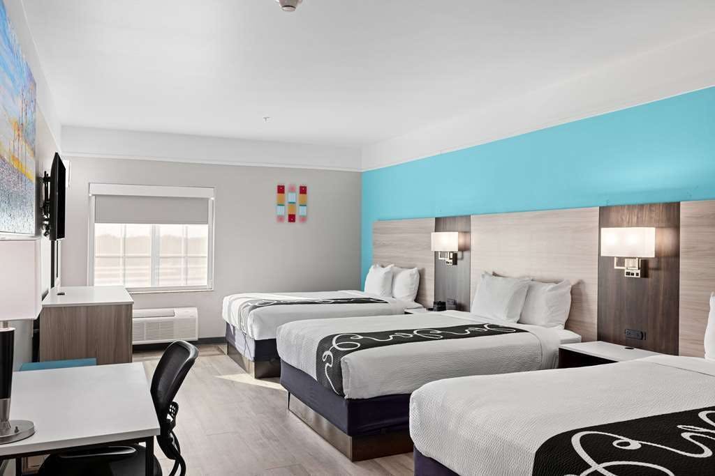 Hotel La Quinta Inn & Suites by Wyndham Raymondville photo 1