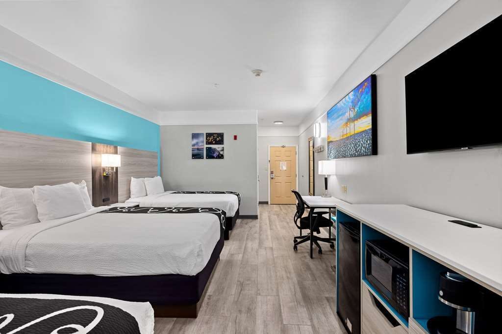 Hotel La Quinta Inn & Suites by Wyndham Raymondville photo 4