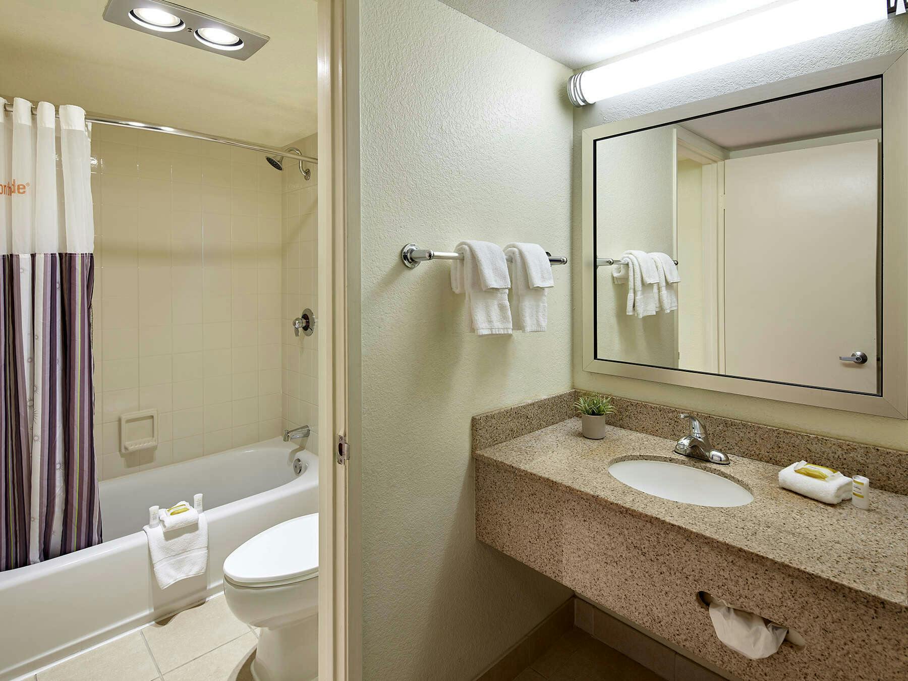 Hotel Mission View Inn & Suites San Diego Sea World - Zoo photo 3