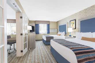 Hotel SilverStone Inn and Suites photo 1