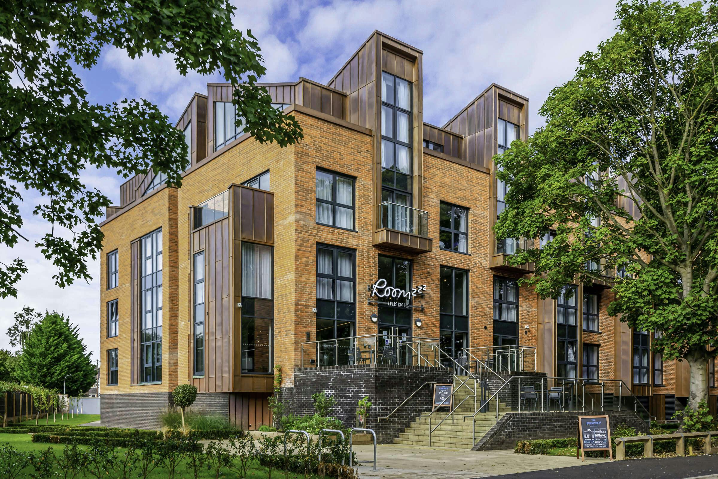 Roomzzz Aparthotel York City