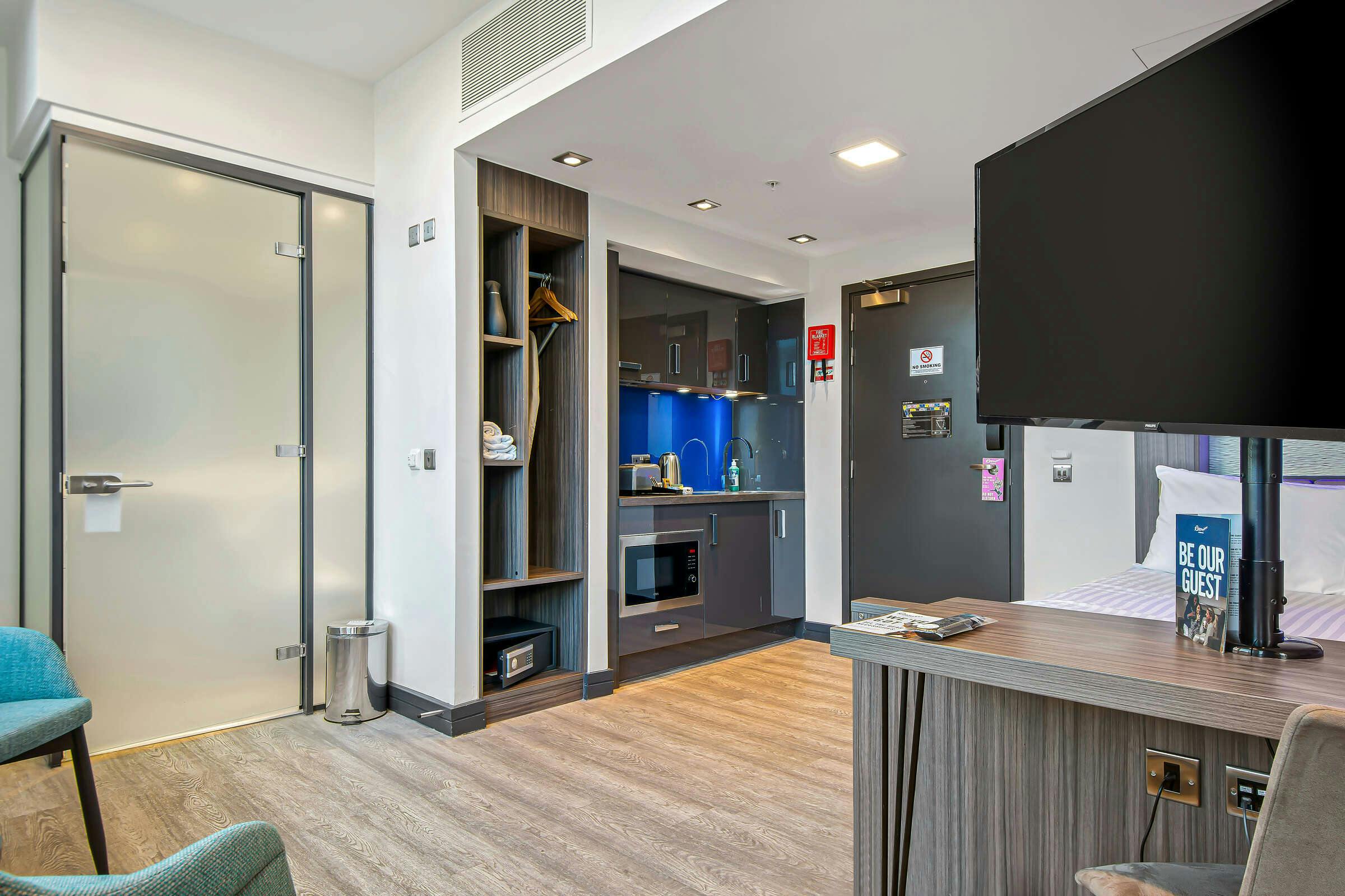 Hotel Roomzzz Aparthotel Manchester Victoria photo 1