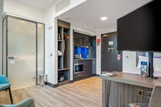 Hotel Roomzzz Aparthotel Manchester Victoria photo 1
