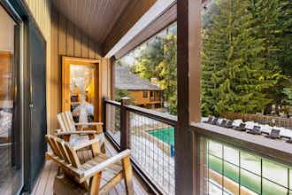 Hotel LOGE Alta Crystal photo 1